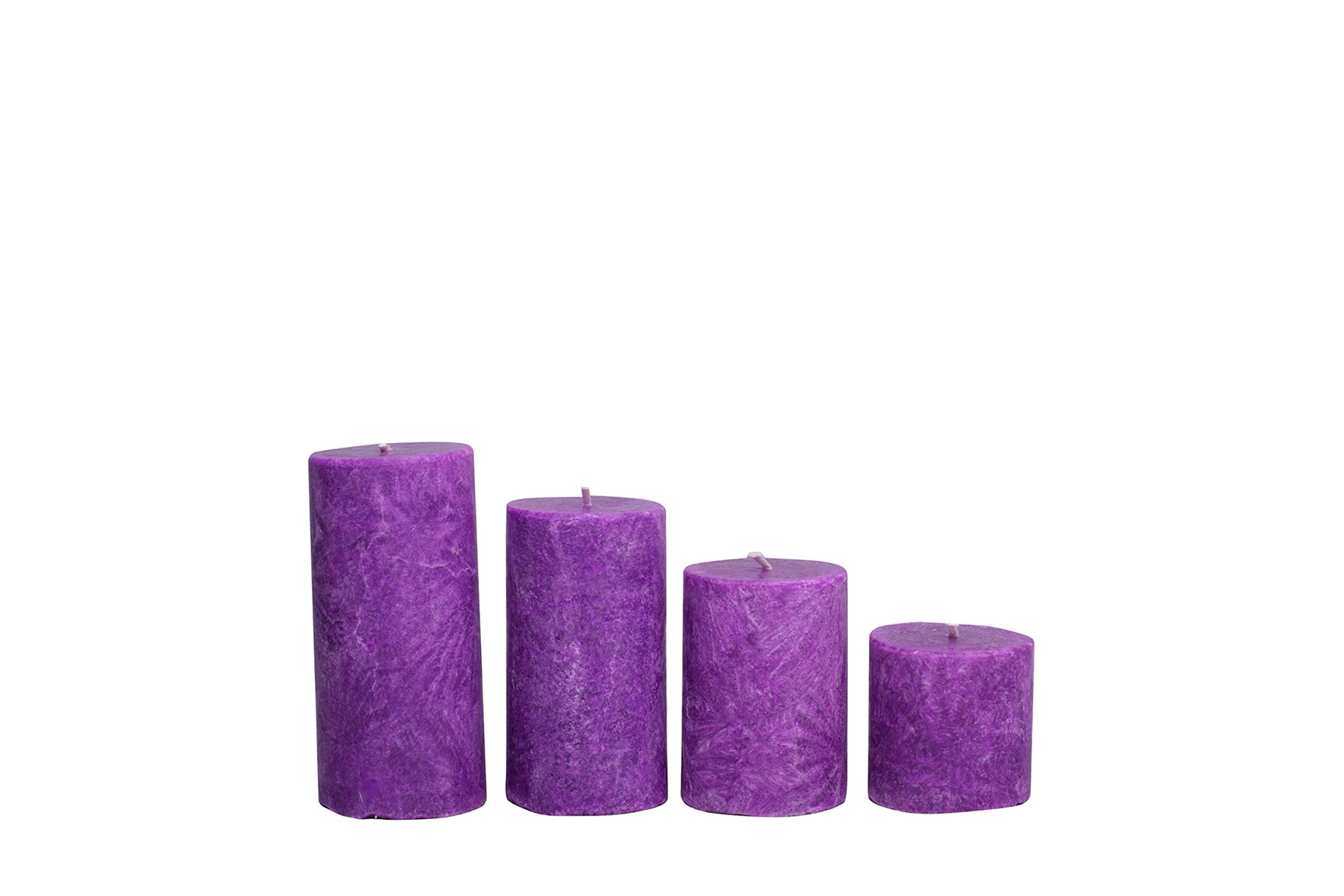 Set of four scented pillar candles in varying heights makes your mood calm and peaceful.